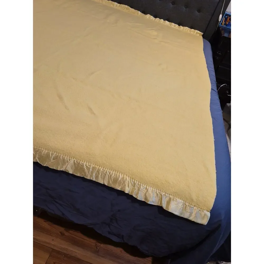 Vintage Acrylic Thermal Blanket Satin Trim Bright Yellow Plush 70x83 Twin